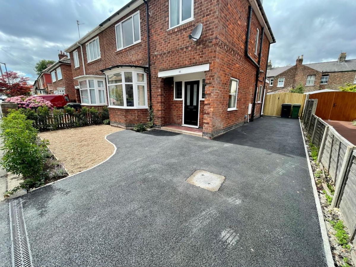 Central Townhouse With Free Off Road Parking And Garden York Exterior photo