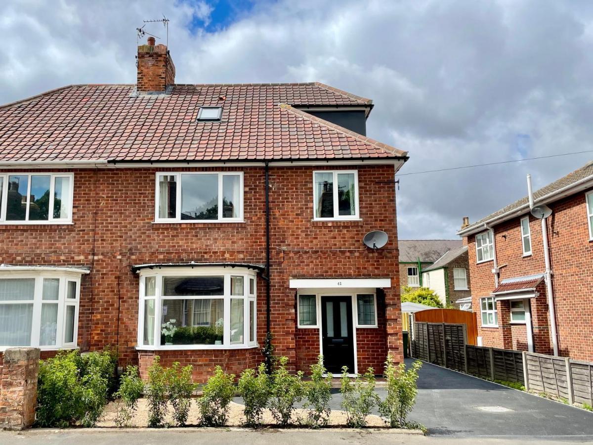 Central Townhouse With Free Off Road Parking And Garden York Exterior photo